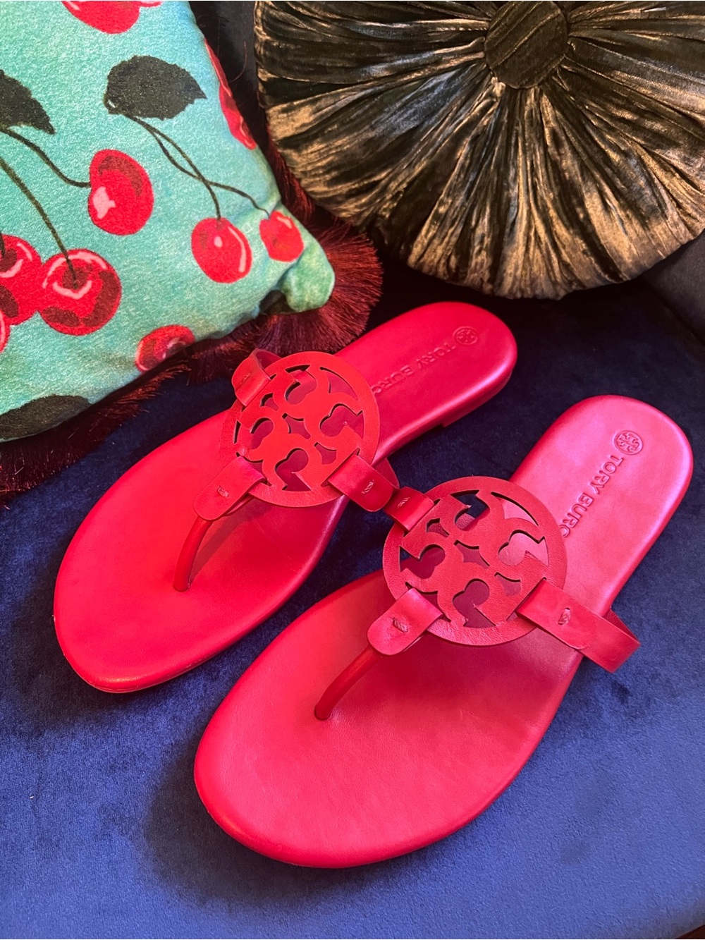 Tory Burch Red Leather Logo Medallion Sandals – Size 10M